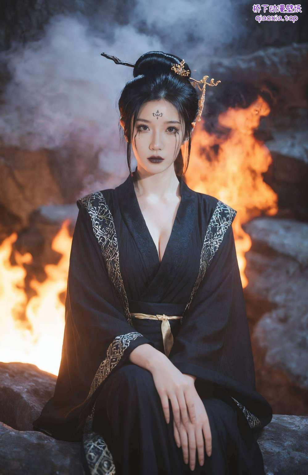 壁画成章四妹相伴